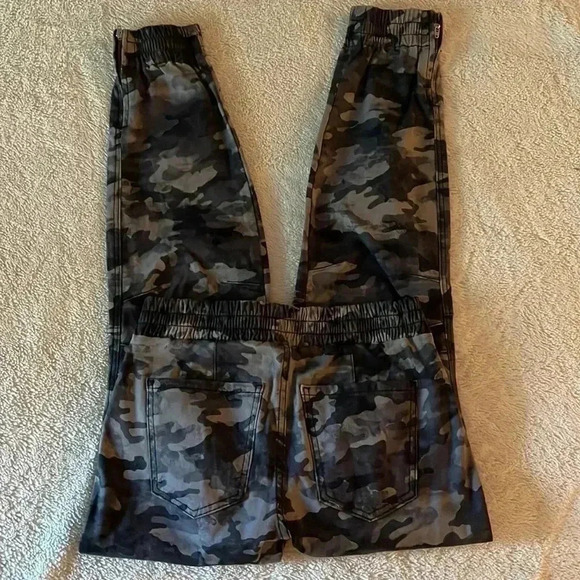 SPANX Stretch Twill Joggers - Picture 5 of 7